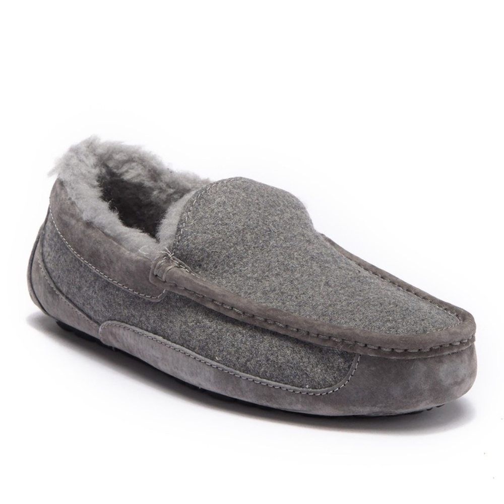 UGG Ascot Slipper Shoe Mens 9 Wool Suede NLA $110